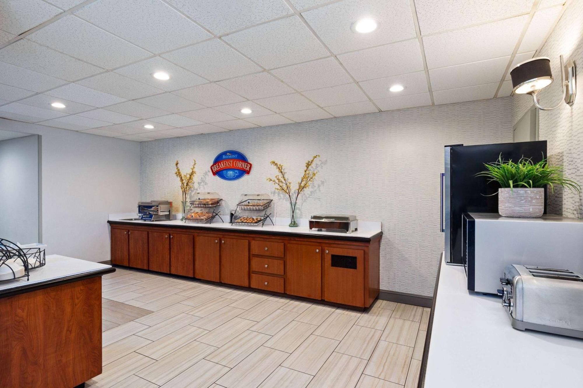 Baymont By Wyndham Nashville Airport Exterior photo