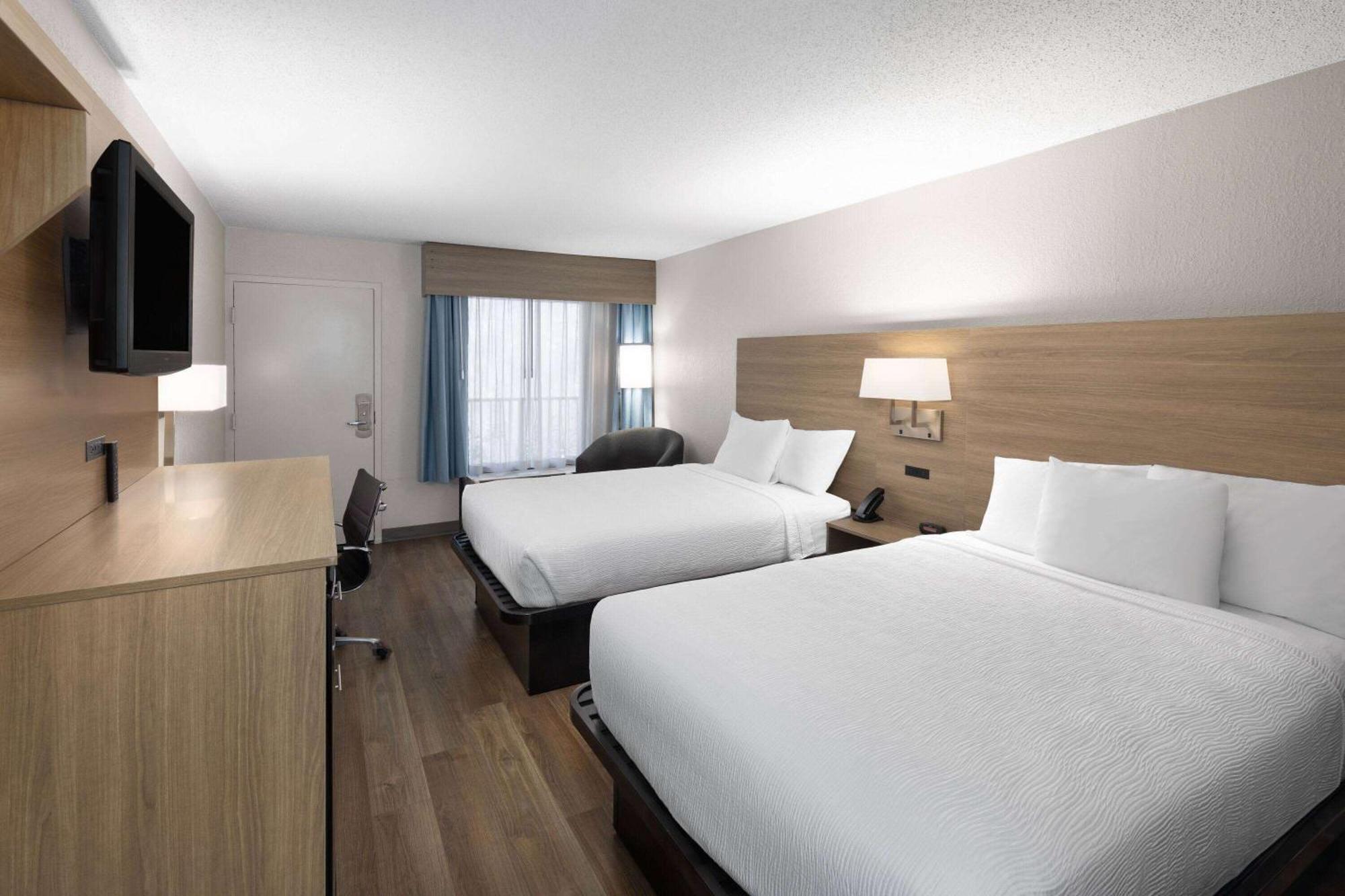 Baymont By Wyndham Nashville Airport Exterior photo