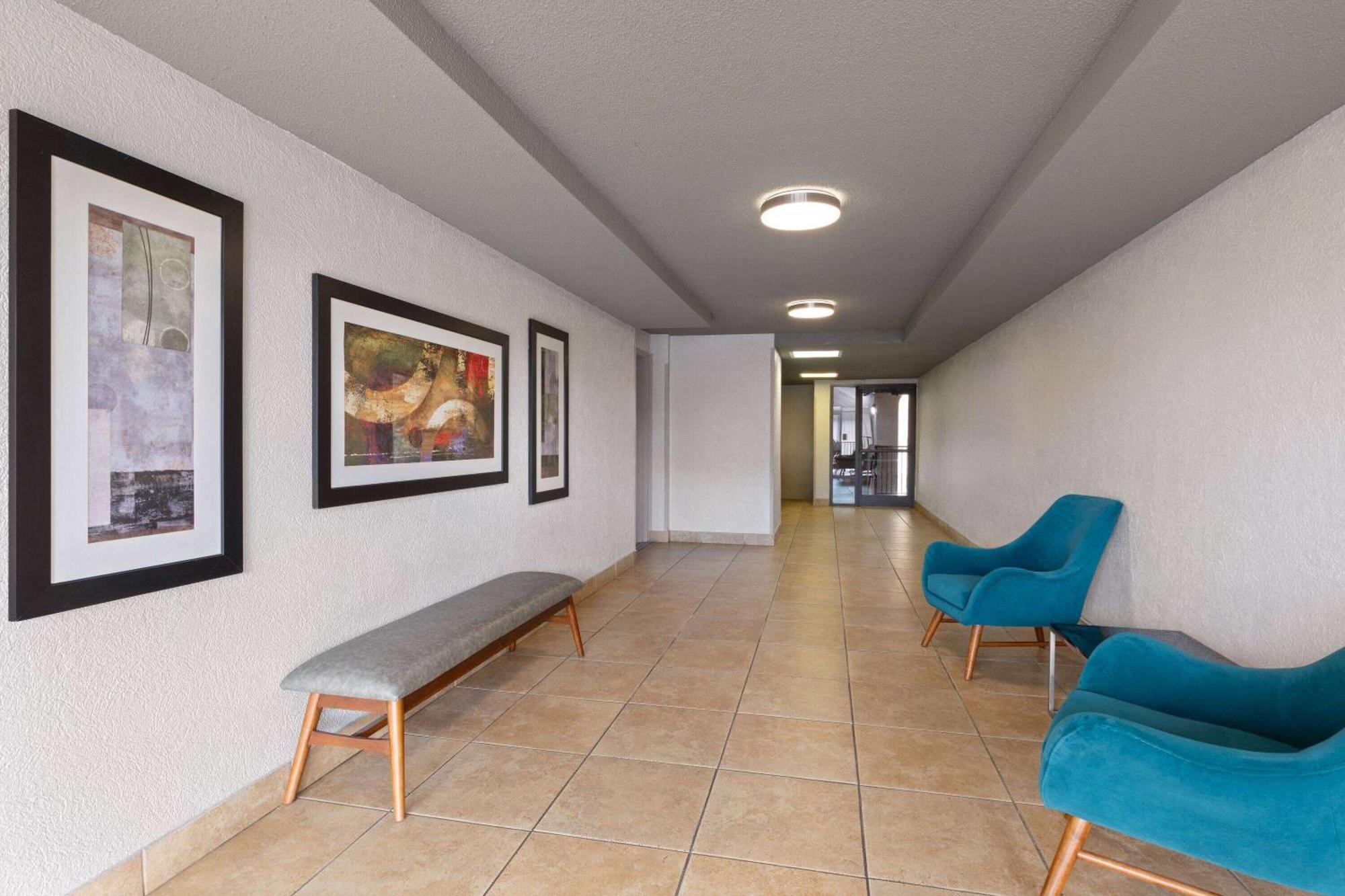 Baymont By Wyndham Nashville Airport Exterior photo